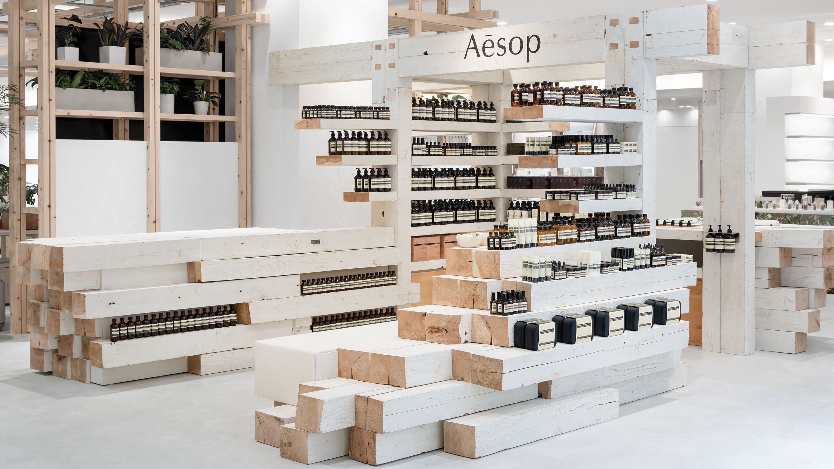 阪急うめだ本店 8階 イソップ | 百貨店 | イソップの店舗検索 | Aesop 日本
