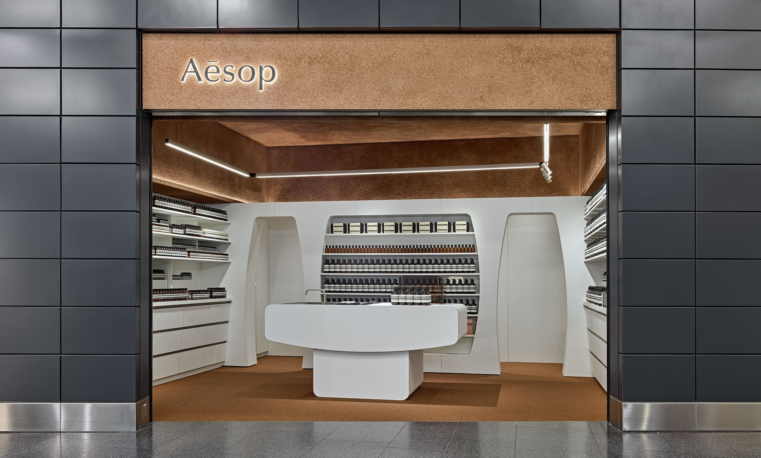 「空港で出会えるイソップストア」バナー