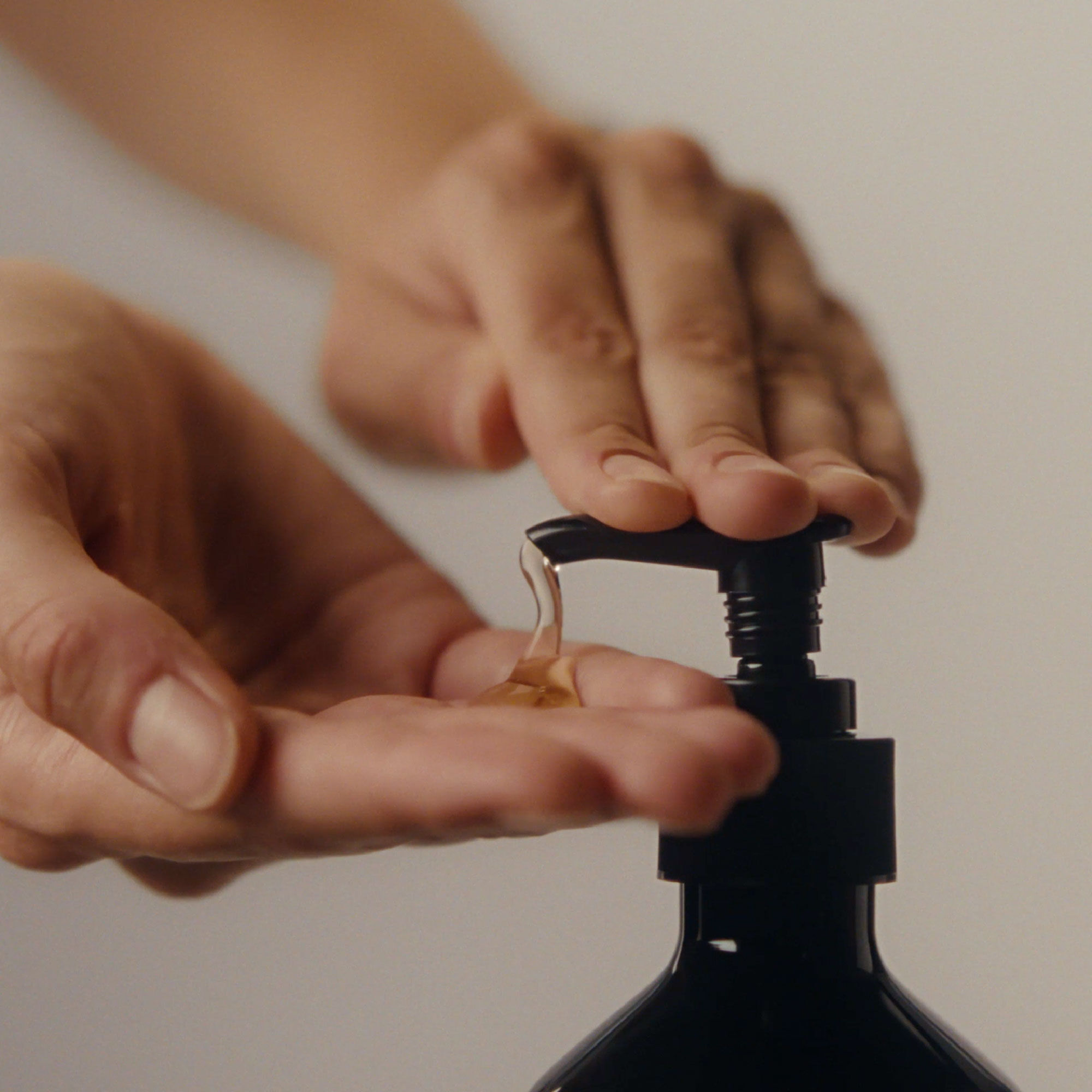 アンドラム アロマティック ハンドウォッシュ | ハンドケア | Aesop 日本